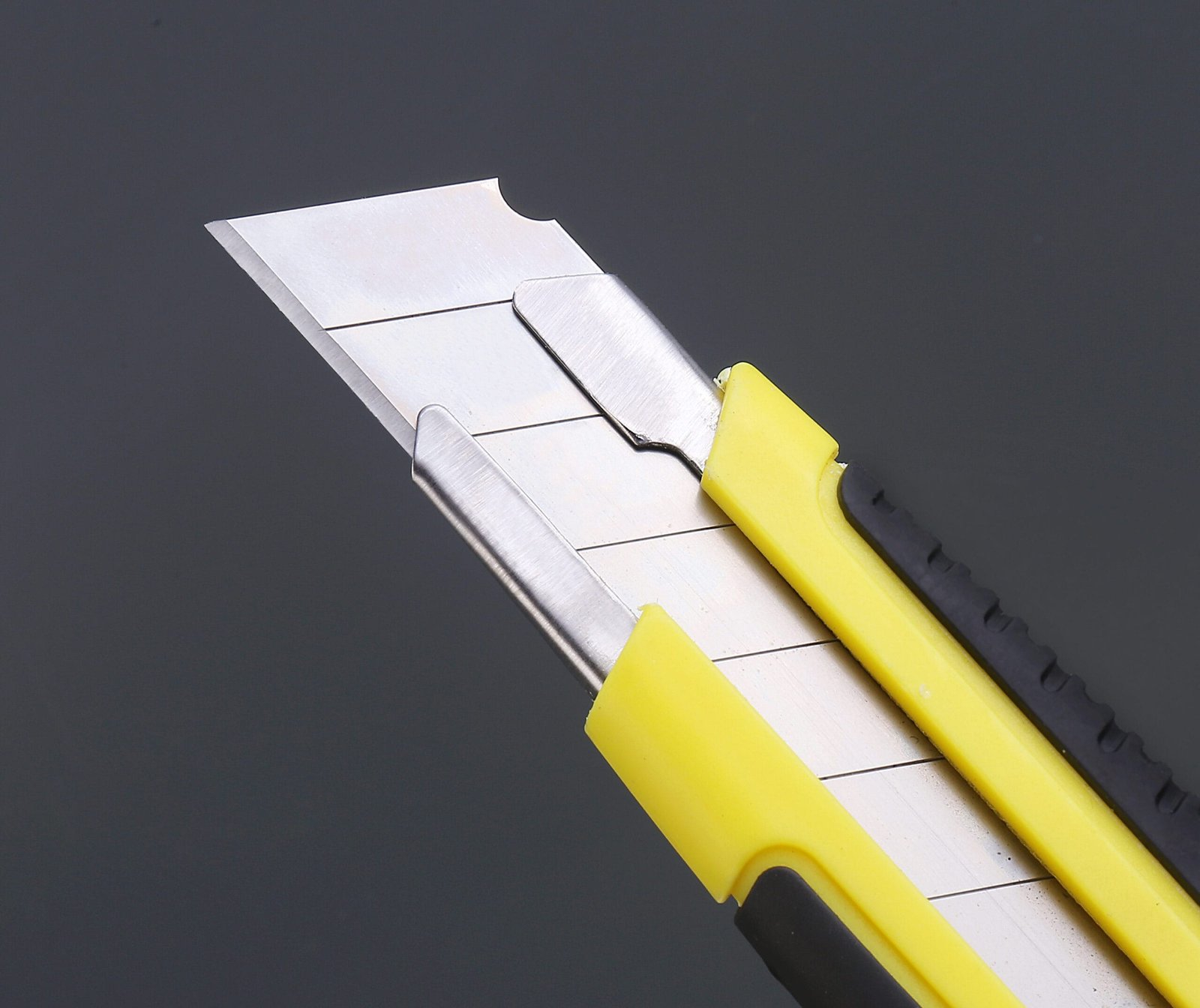How to Properly Use a Utility Knife