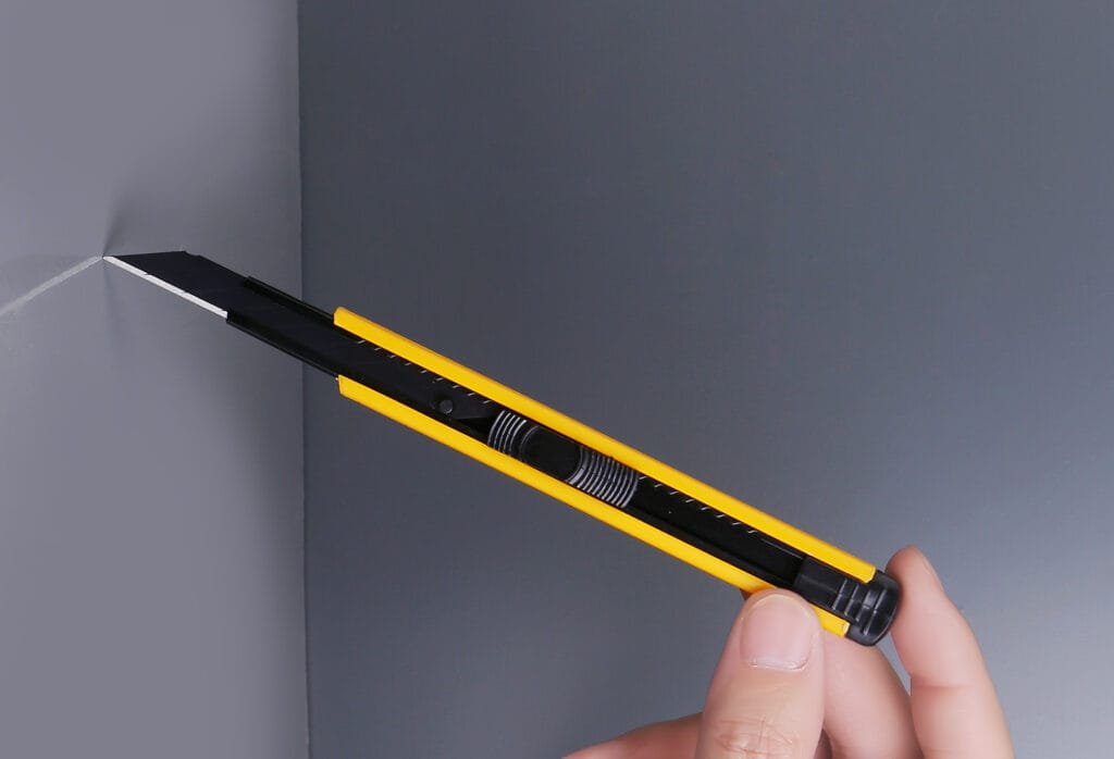 The Art of Precision Cutting: Why Crafts persons Rely on Utility Knives